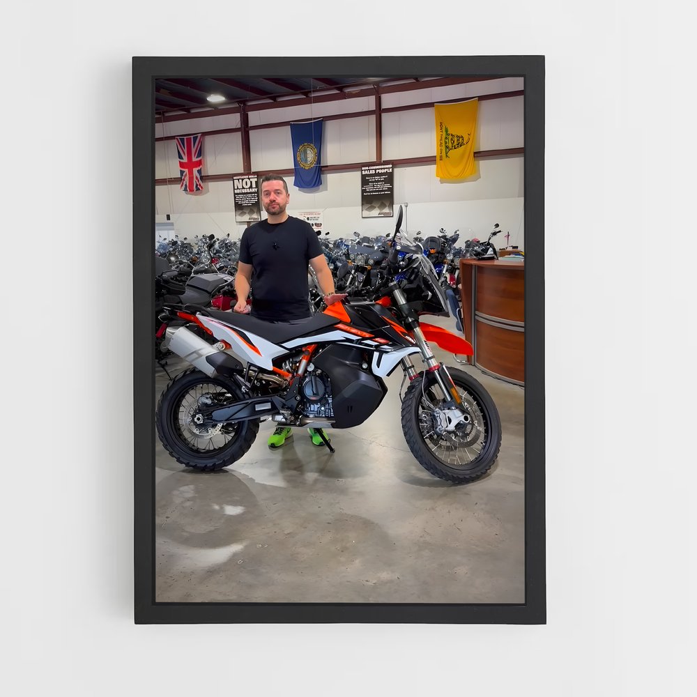 Poster L'Aventurier des Garages – affiche KTM Moto (vue 2)